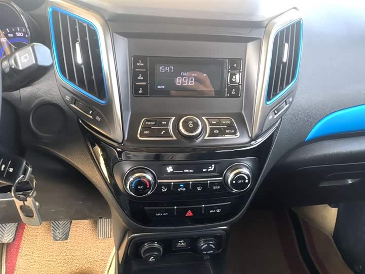 Changan CS15 2016 1.5 L MT — фото 13