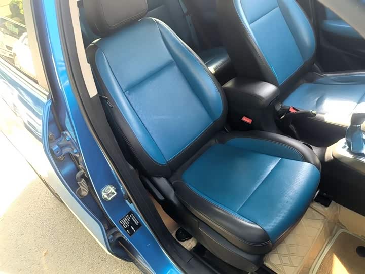 Changan CS15 2016 1.5 L MT — фото 25