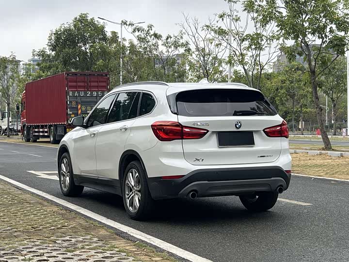 BMW X1 2018 s Drive 20 Li Leading — фото 7