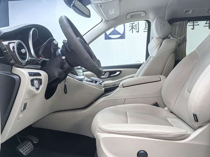 Mercedes-Benz V-Class 2018 V 260 VI — фото 14