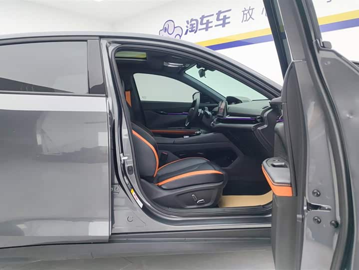 Changan UNI-V 2024 1.5 T — фото 8