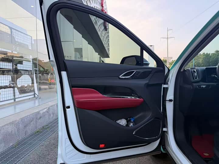 Hongqi HS3 2023 1.5 T 2 WD — фото 11