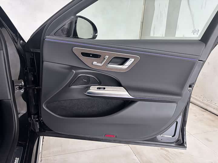 Mercedes-Benz E-Class 2024 E 350 e L — фото 25
