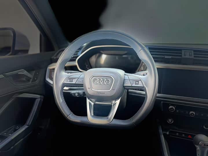 Audi Q3 2024 35 TFSI — фото 10