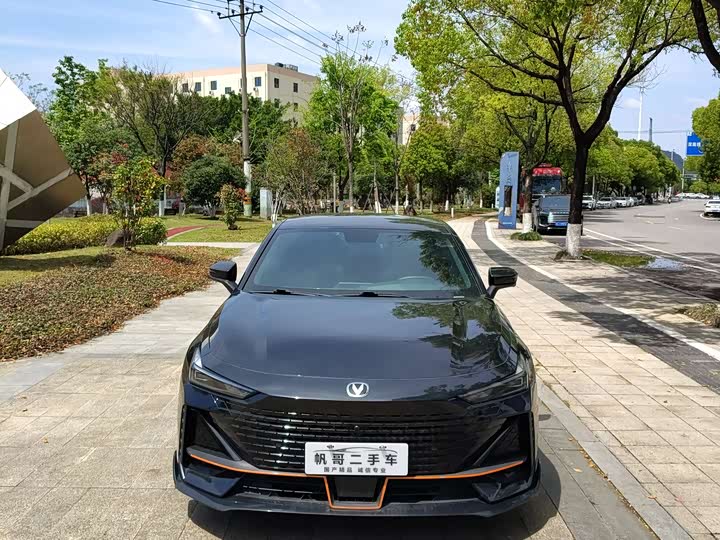 Changan UNI-V 2023 1.5 T Premium — фото 2