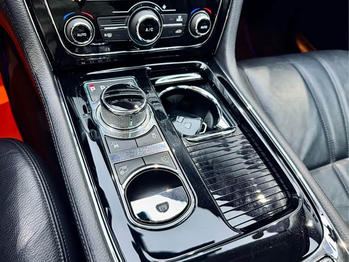 Jaguar XJ 2016 XJL 2.0 T 2 WD — фото 15