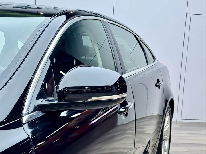 Jaguar XJ 2016 XJL 2.0 T 2 WD — фото 26
