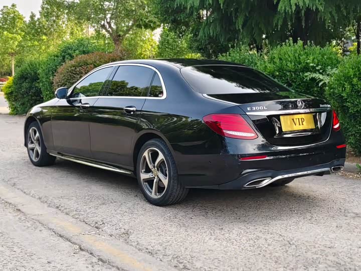 Mercedes-Benz E-Class 2018 E 200 L Sport — фото 4