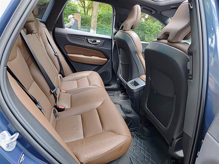 Volvo XC60 2024 B 5 4 WD — фото 11