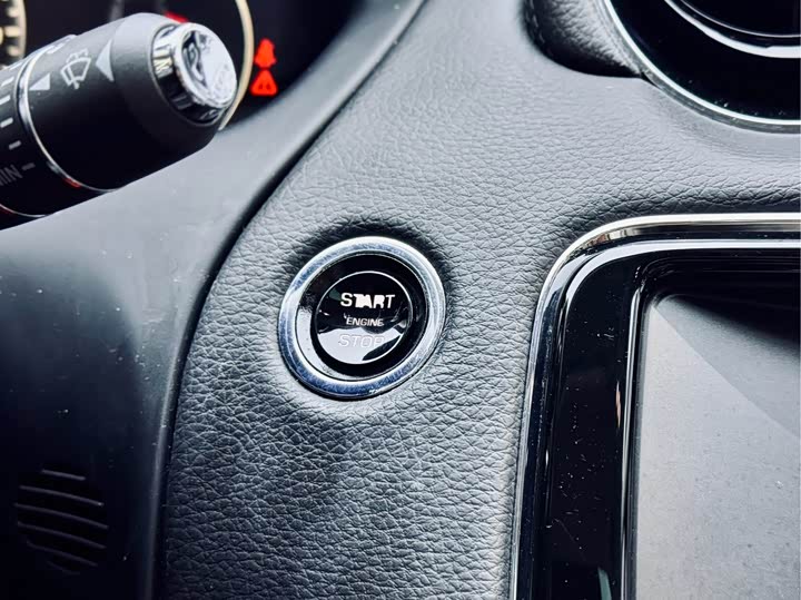 Jaguar XJ 2016 XJL 2.0 T 2 WD — фото 22