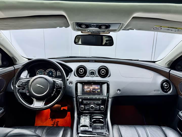 Jaguar XJ 2016 XJL 2.0 T 2 WD — фото 19
