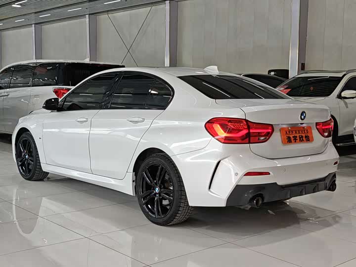 BMW 1-Series 2021 125i M — фото 13