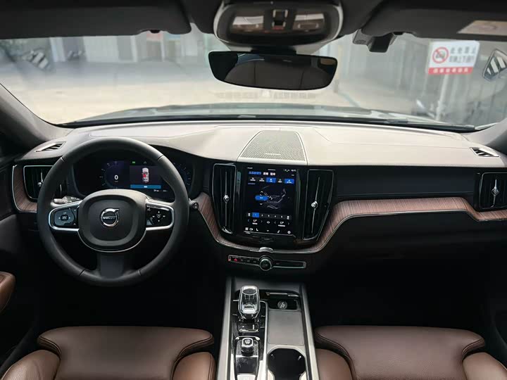 Volvo XC60 2022 B 5 4 WD — фото 8