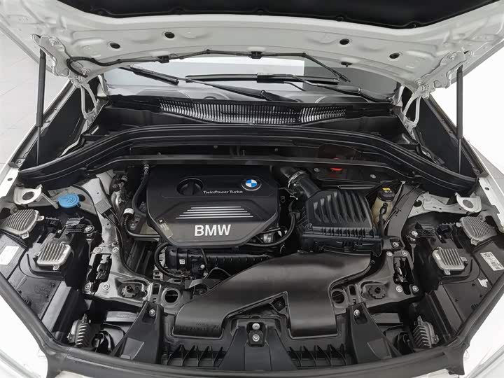 BMW X1 2018 s Drive 18 Li — фото 6