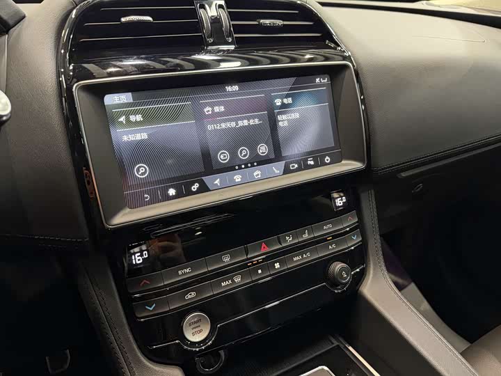 Jaguar F-PACE 2019 2.0 T 2 WD — фото 11