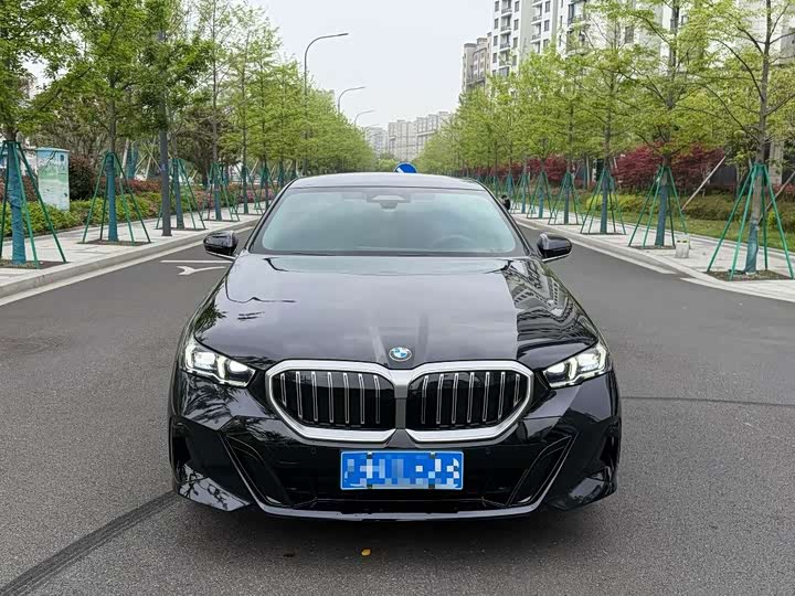 BMW 5 Series 530Li премиум M спортпакет — фото 2