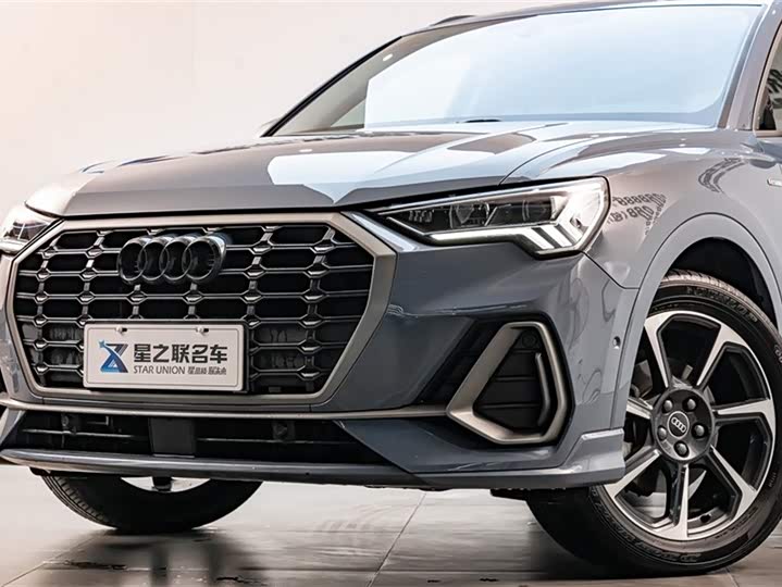 Audi Q3 2023 40 TFSI RS — фото 2