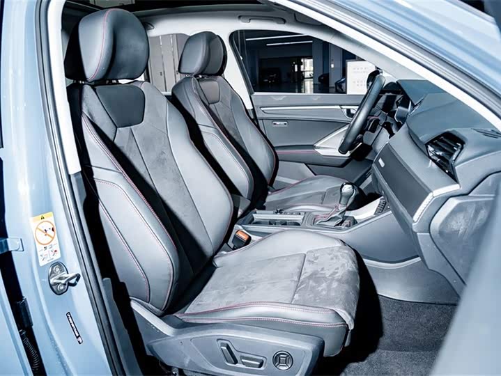 Audi Q3 2023 40 TFSI RS — фото 20