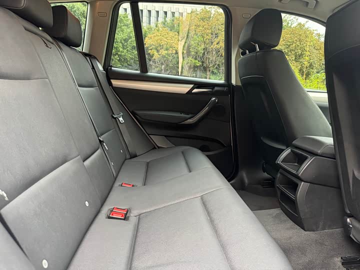 BMW X3 2016 s Drive 20i — фото 13
