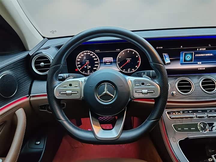 Mercedes-Benz E-Class 2019 E 300 L — фото 17