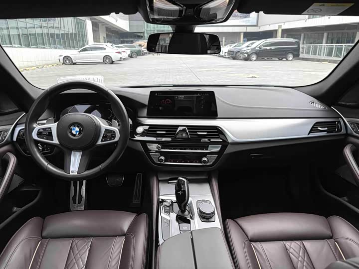 BMW 5 Series 540i M спортпакет — фото 5
