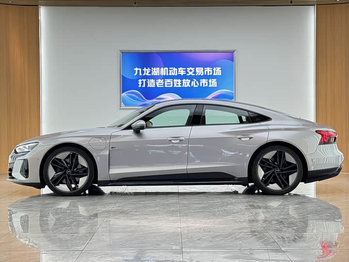Audi e-tron 2023 Base — фото 3
