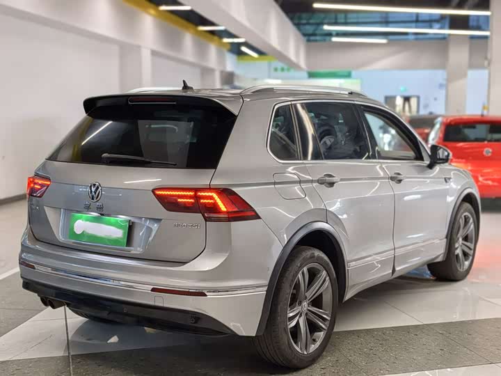 Volkswagen Tiguan 2018 330 TSI 4 WD — фото 5