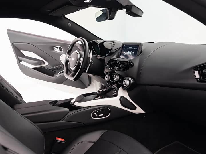 Aston Martin V8 Vantage 2022 4.0 T V 8 Coupe — фото 11