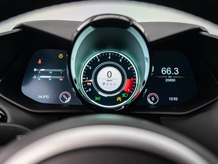 Aston Martin V8 Vantage 2022 4.0 T V 8 Coupe — фото 6