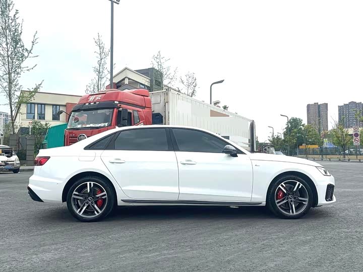 Audi A4L 40 TFSI люкс-динамик — фото 11