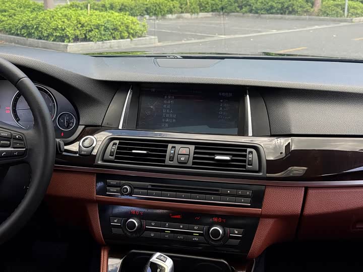 BMW 5 Series 525Li продвинутая — фото 7