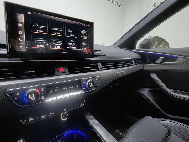 Audi A4L 2024 40 TFSI quattro RS — фото 6
