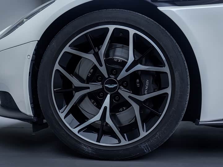 Aston Martin DB11 2019 4.0 T V 8 Coupe — фото 10
