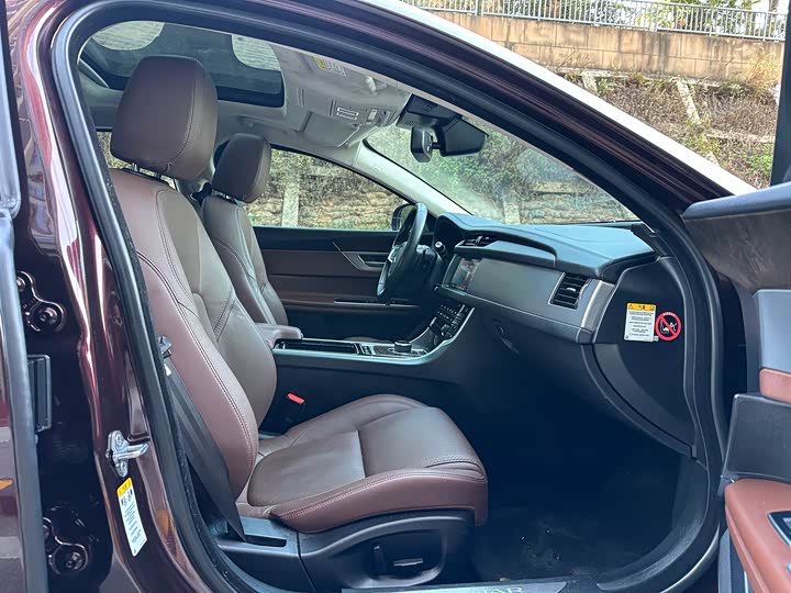 Jaguar XFL 2018 XFL 2.0 T 250 PS — фото 9