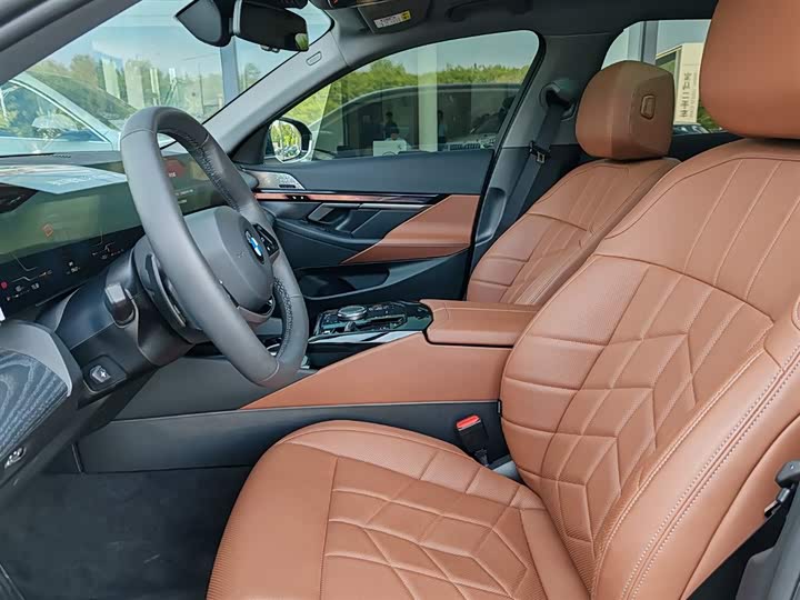 BMW 5-Series 2024 530 Li Leading — фото 6