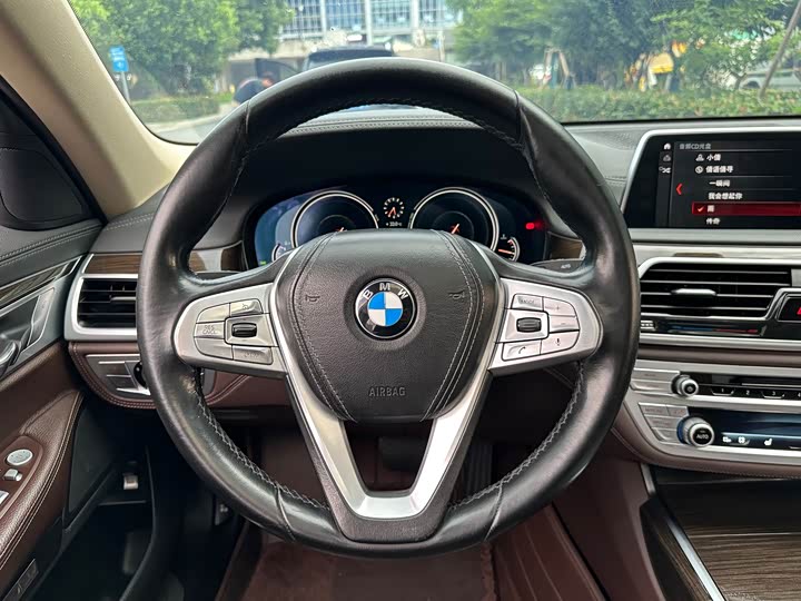 BMW 7 Series 730Li продвинутая — фото 12