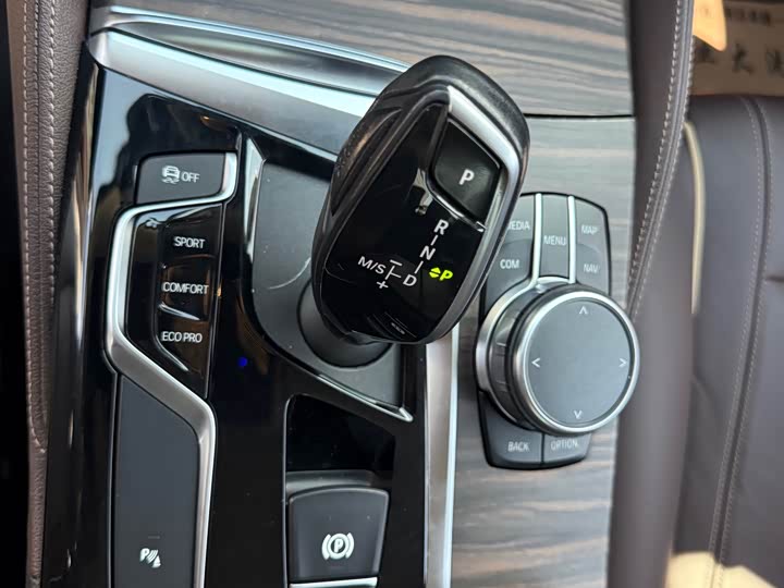 BMW 5-Series 2019 530 Li Leading — фото 25