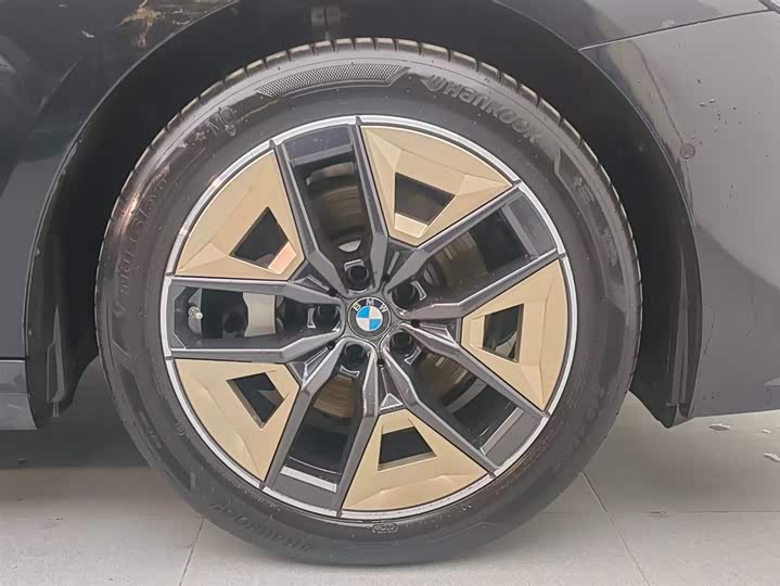 BMW 5-Series 2024 530 Li Leading M — фото 20