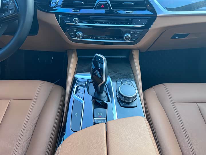 BMW 5-Series 2018 530 Li Leading M — фото 37