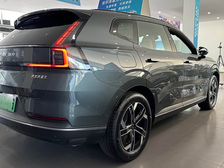 Volvo XC70 Hybrid 2026 4 WD Core — фото 14