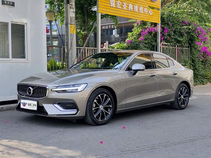 Volvo S60 2022 B 4 — фото 1