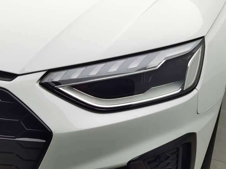 Audi A4L 40 TFSI люкс-динамик — фото 7