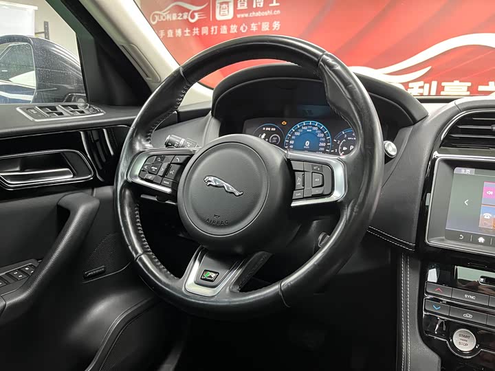 Jaguar F-PACE 2016 2.0 T 2 WDR-Sport — фото 15