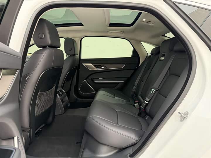 Jaguar XFL 2023 XFL 2.0 T P 200 2 WD — фото 17