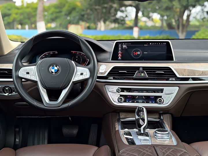BMW 7 Series — фото 8