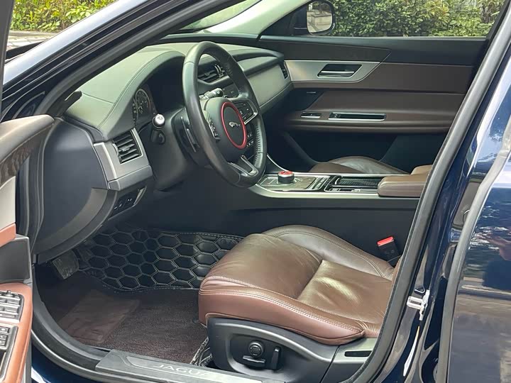 Jaguar XFL 2020 XFL 2.0 T P 250 4 WD — фото 8