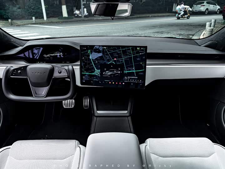 Tesla Model — фото 4