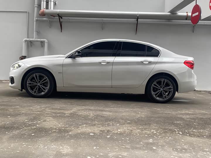 BMW 1-Series 2018 118i Sport — фото 8