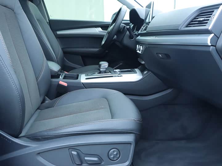 Audi Q5L 2018 40 TFSI V — фото 8
