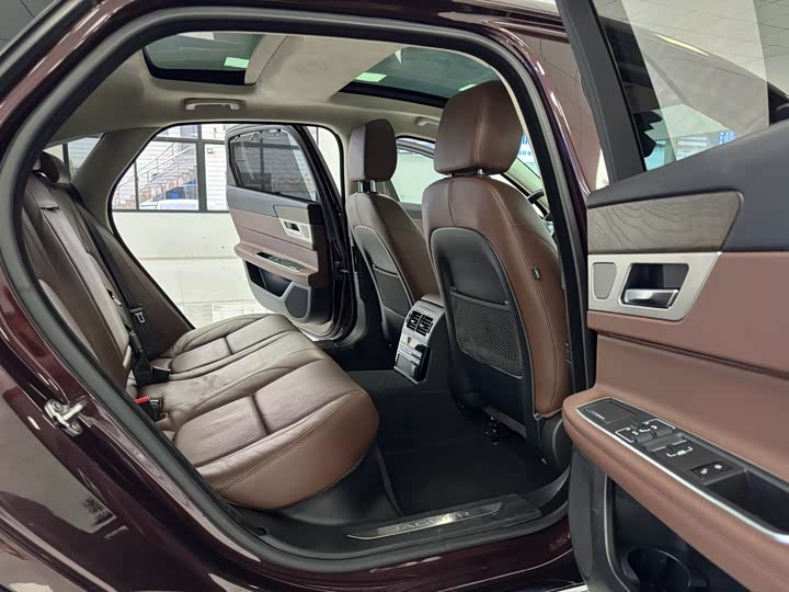 Jaguar XFL 2018 XFL 2.0 T 250 PS — фото 10